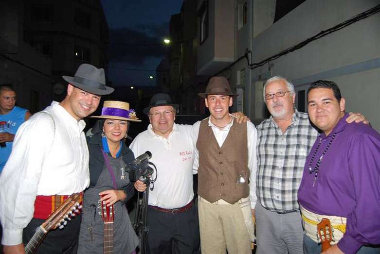 Imagen de archivo de la romería de El Calero del año 2010, en la que se ve al actual alcalde Héctor Suárez(TA.